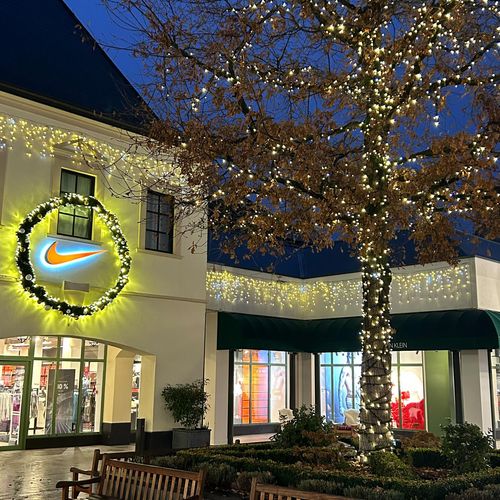 La magie des fêtes s’est installée chez Designer Outlet Luxembourg 🎄✨ Venez découvrir nos illuminations du lundi au...